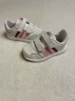 Turnschuhe Adidas Gr. 24 wie NEU Sachsen - Chemnitz Vorschau