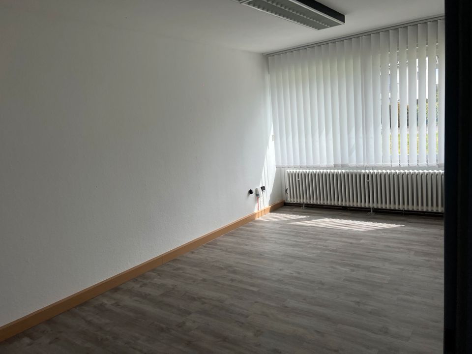 Warm Halle zu vermieten Salzkotten Büro/Gewerbehalle/Lagerhalle/ in Paderborn