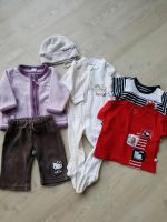 Paket 62 Shirts Strampler Fleece Jacke Hose Nordrhein-Westfalen - Kaarst Vorschau