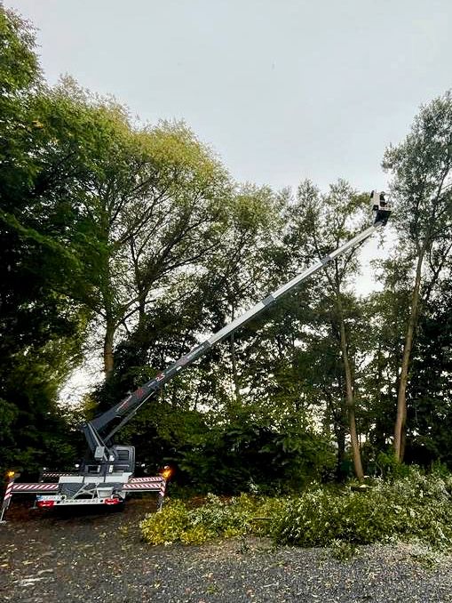 Arbeitsbühne 25m auf 3,5t LKW Hubsteiger Steiger Bühne Vermietung in Wachtendonk