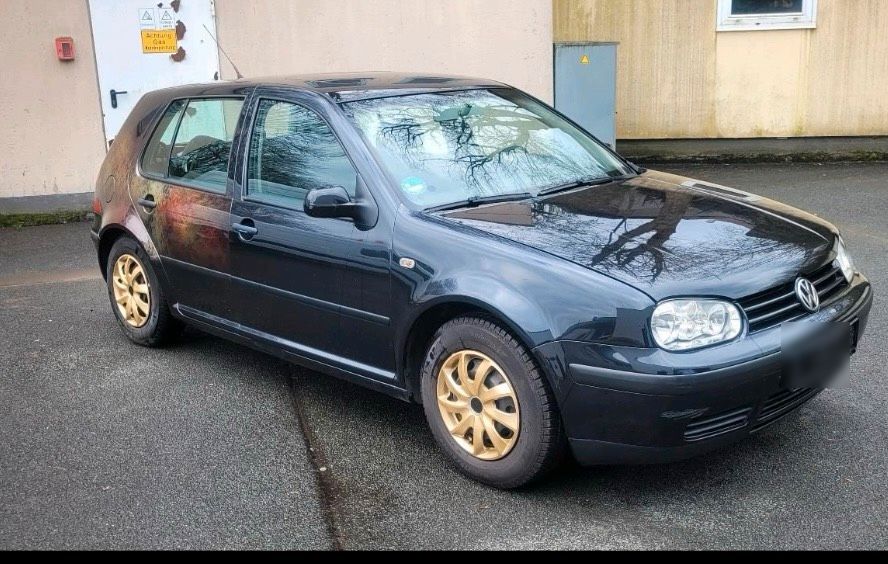 VW Golf 4 1,6 16v  Special TÜV Neu in Wuppertal