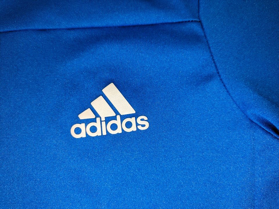 TOP Nike Adidas Sport T-Shirt blau Gr. 140 146 in Calw