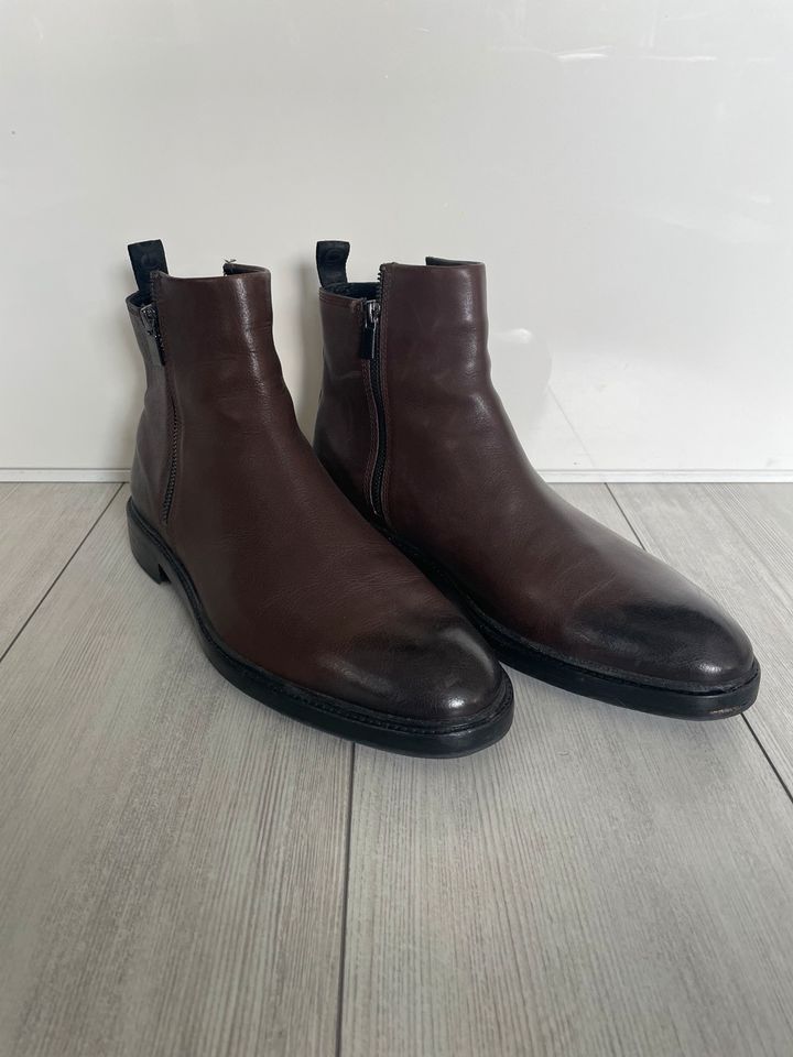 Hugo Boss Schuhe Boots 45 in Rastede