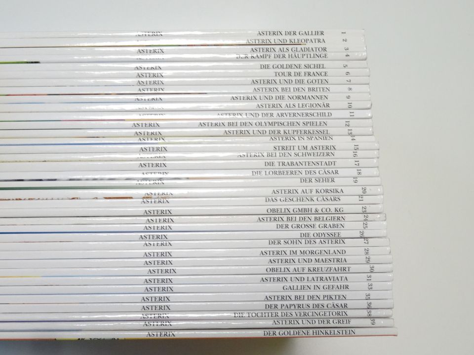 Asterix Sammlung 37  Bände fast Komplett NEU + Asterix Max !! in Berlin