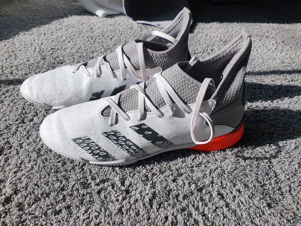 Adidas Predator Hallen Fußball Schuhe 35 in Rheinland-Pfalz - Jugenheim in  Rheinhessen | Gebrauchte Kinderschuhe Größe 35 kaufen | eBay Kleinanzeigen  ist jetzt Kleinanzeigen