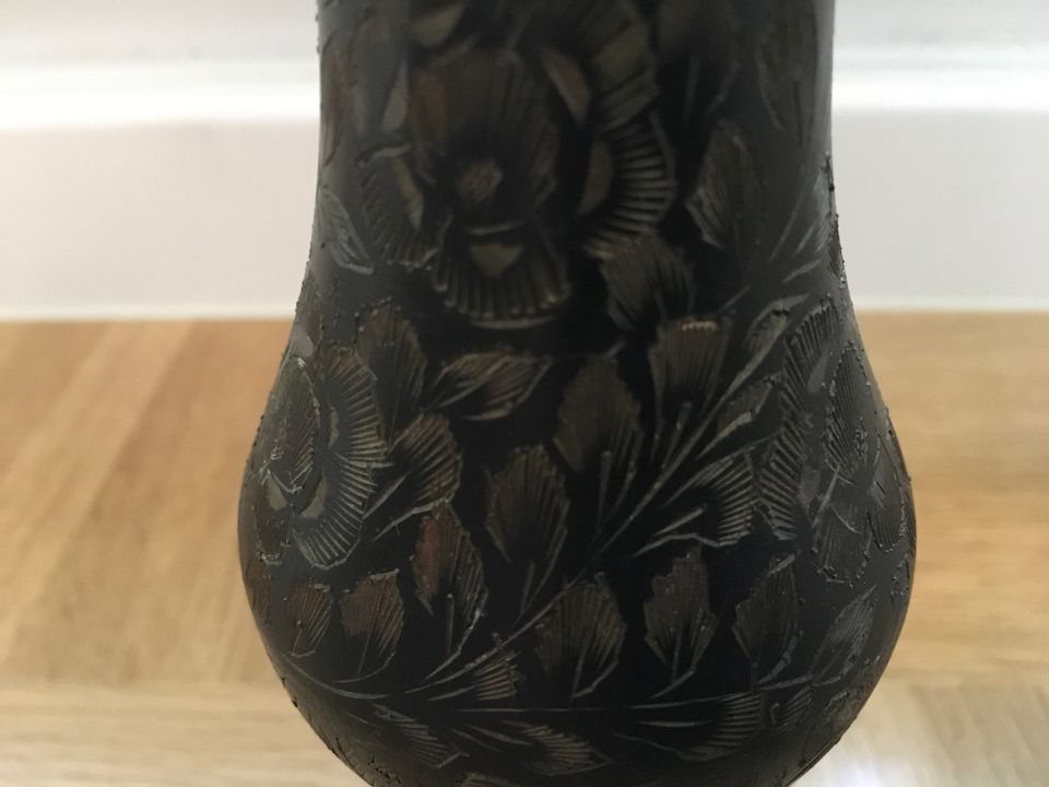 Messing Vase aus Indien mit floraler aufwendiger Gravur günstig in München