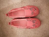 Slipper mit Blumendruck Brandenburg - Rutenberg Vorschau