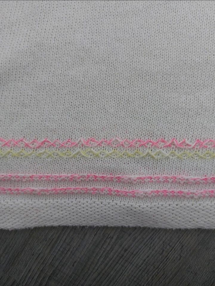 Poncho/Pulli, creme mit pink und gelb, Gr. 134/140 in Großenseebach