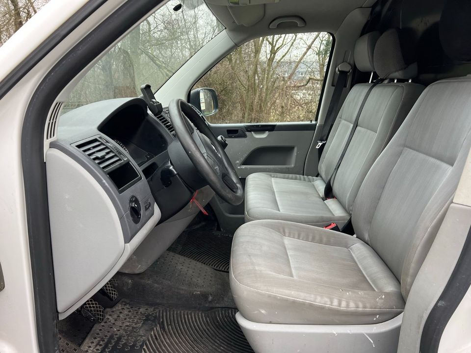 Volkswagen T5 Transporter 2.0 TDI , AHK , Guter Zustand in Oberhausen