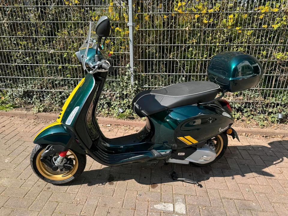 schöne Vespa 125 EZ 04/2022 Sprint Racing Sixties E5 grün in Wiesbaden