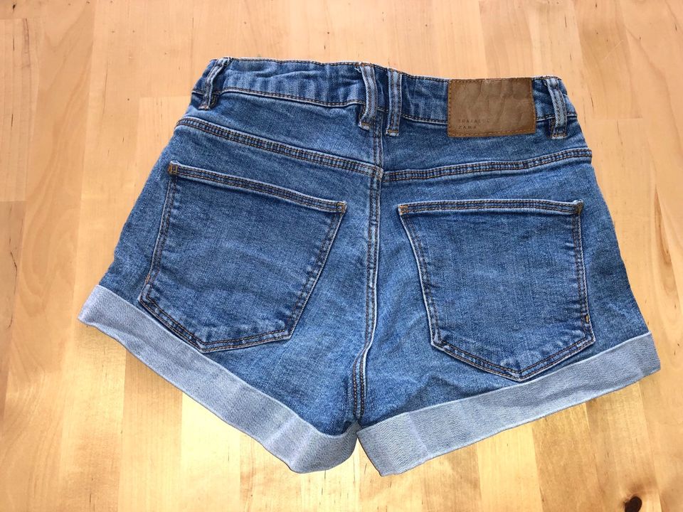 ZARA Jeans kurz / Größe 32 in Kirchheim am Neckar