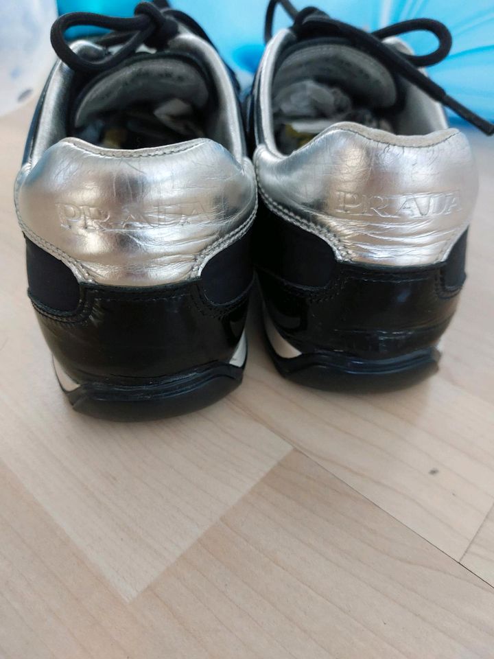 Prada Sneaker Leder Schuhe  Gr. 39,5 in Ravensburg