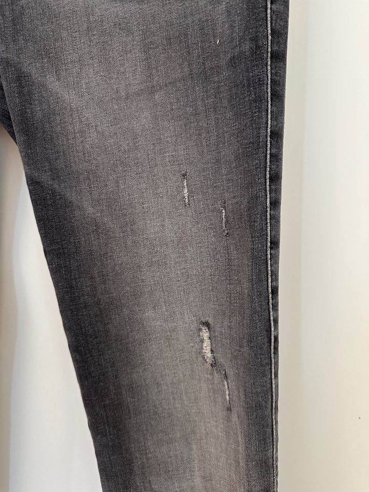 Stretch-Jeans der Marke DIESEL Grau W30/L32 in Geesthacht