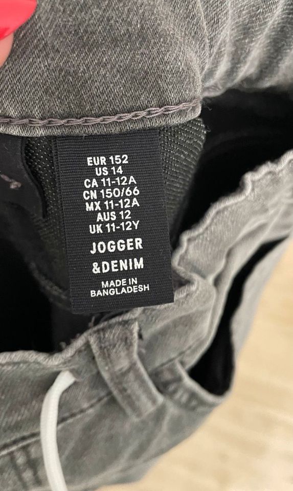 H&M Jogger Jeanshose Jungen Gr. 152 in Bochum