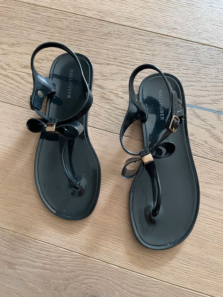 Hallhuber Sandalen Flipflops Zehentrenner Schwarz in Dreieich