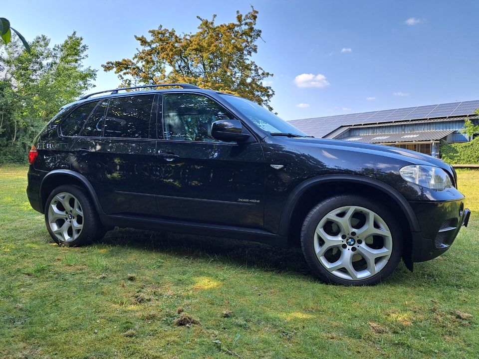 Bmw X5 xDrive40d-Pano/Standhzg./AHK/4XSHZ. in Bleckede