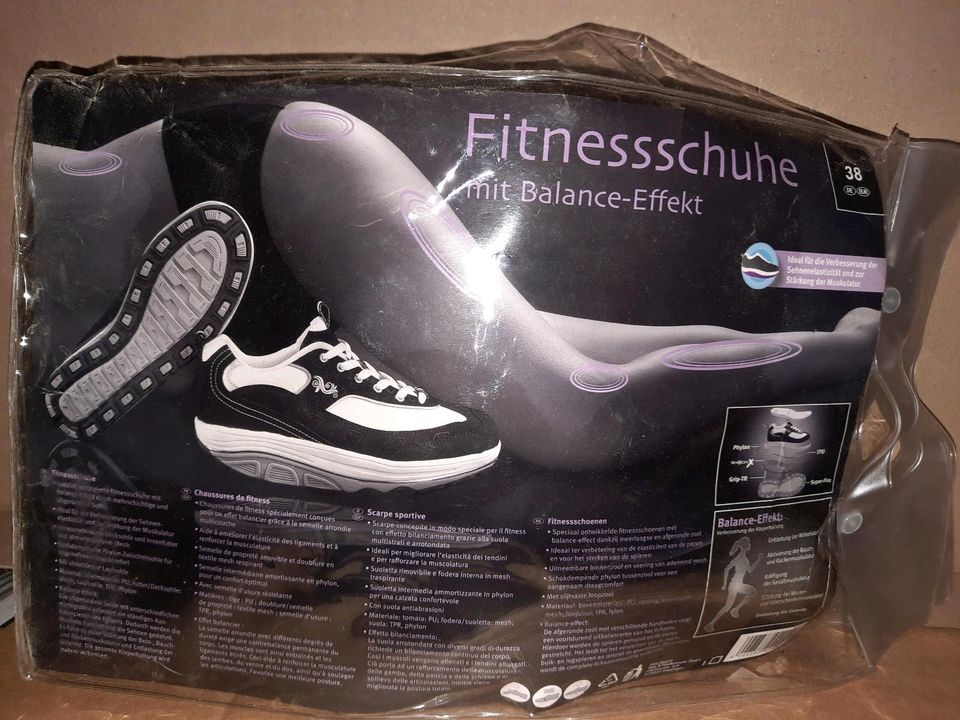 Freizeit- Fitnessschuhe mit Balance-Effekte Größe 38 schwarz/weiß in Wittstock/Dosse