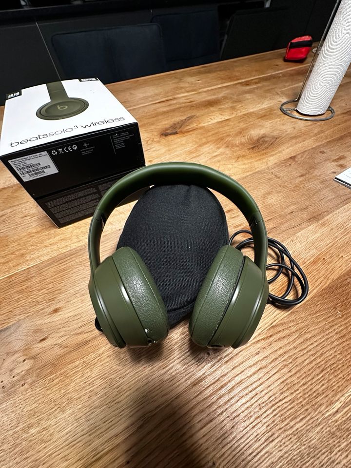 BEATS SOLO 3 WIRELESS GREEN in Neresheim