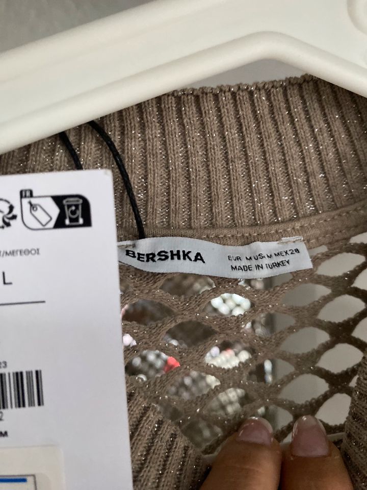 Bershka Oberteil mit Löcher in Frechen