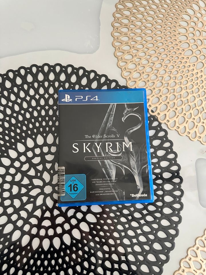Skyrim - PS4 in Heinsberg
