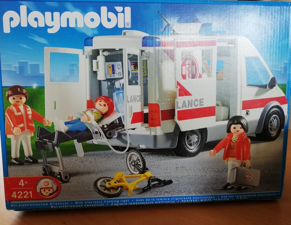 Playmobil Krankenwagen / Nr. 4221 in Bösel