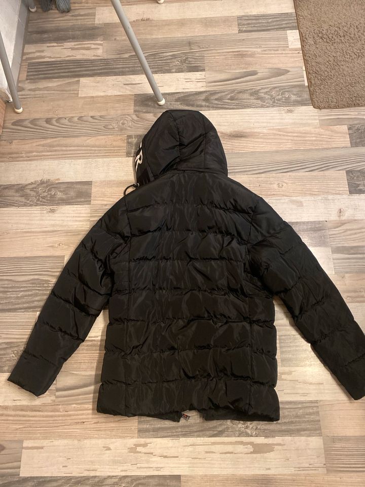 Moncler Jacke Gr M in Neuss