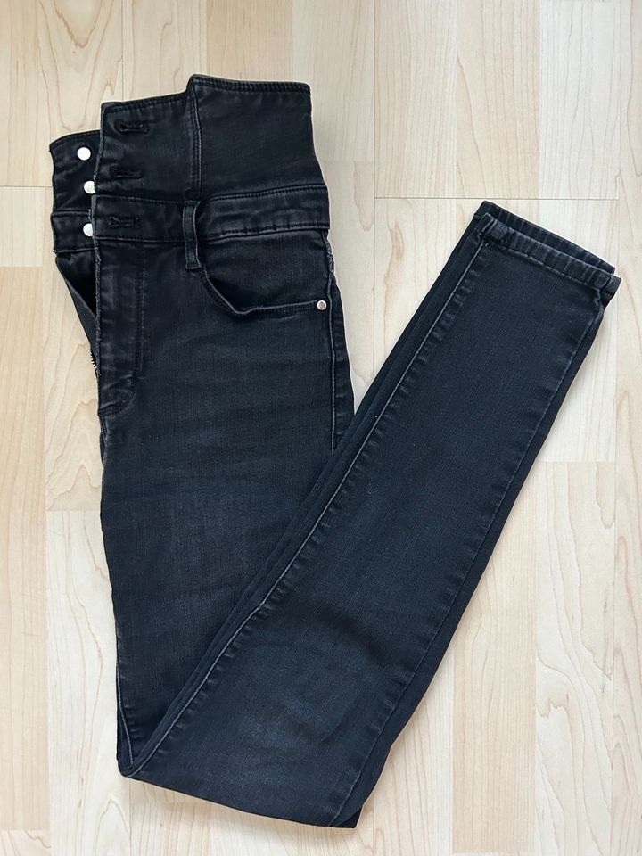 Schwarze Jeans/ Denim Collection/ S in Hannover