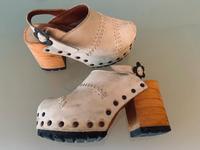 Buffalo Original 90er Clogs Holz Leder Nieten 37 38 Plateau creme Hessen - Fernwald Vorschau