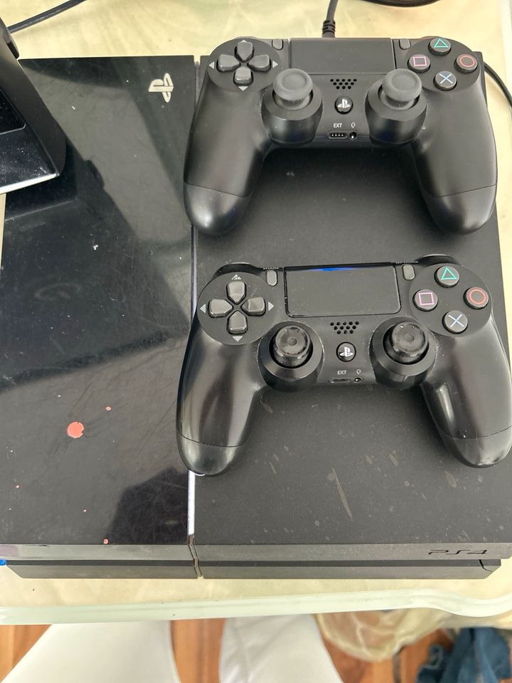 Ps4 500gb 2 Controller in Bovenden