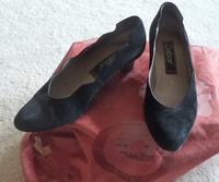 SÜßE SCHUHE PUMPS "GABOR" GR. 5 (38) WILDLEDER SCHWARZ Niedersachsen - Beckdorf Vorschau