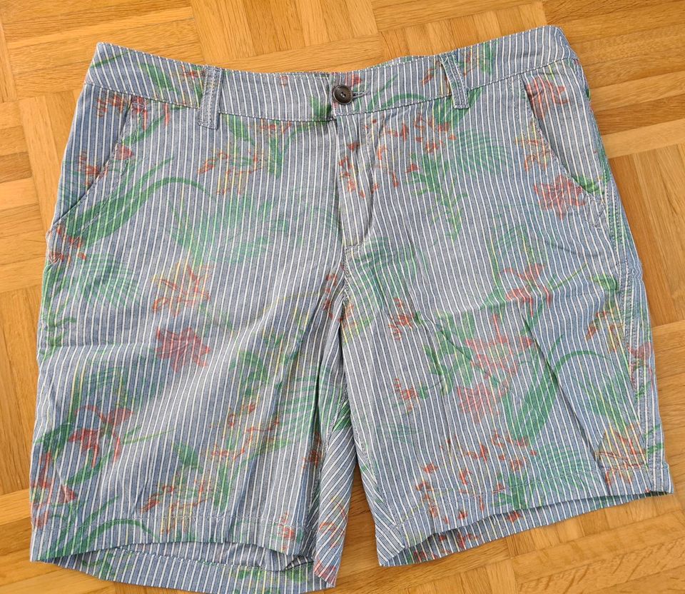 Shorts Blumenmuster Charles Vögele Gr. 40 in Soest