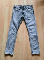 Tommy Hilfiger Herren Jeans Hose 31/34 grau Top-Zustand! Niedersachsen - Esens Vorschau