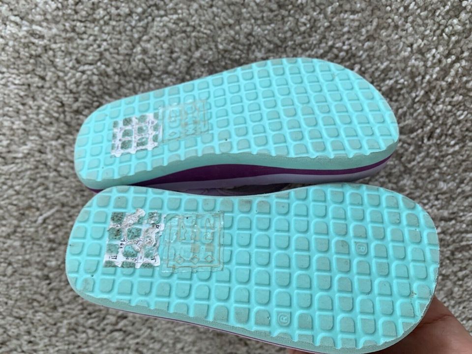 Badeschuhe Crocs Nike Havaianas Flip-Flop 23-24 in Landshut