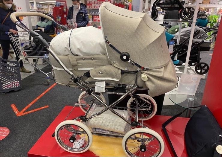 Hesba Condor Coupe Luxus Kinderwagen Beige mit viel Zubehör in Hannover