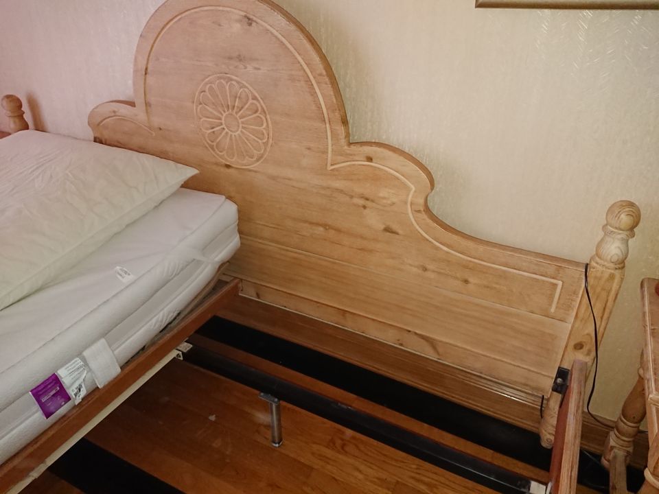 Schlafzimmerensemble - Holz in Hamburg