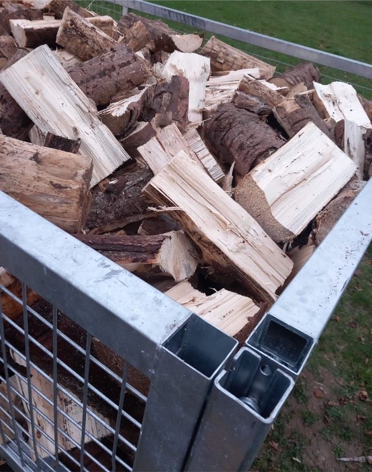 Trockenes Brennholz | Fichtenbrennholz in Einbeck