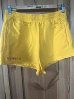 Kurze gelbe Shorts „Free to Love“ Sachsen-Anhalt - Jessen (Elster) Vorschau