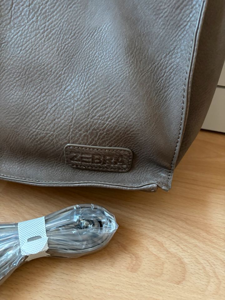 Große, vegane Tasche mit Laptop Fach von Zebra, NP € 50,- in Swisttal