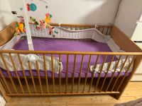 Babybett Holz Farbe sehr gute Zustand +matratze+mobile Hessen - Baunatal Vorschau