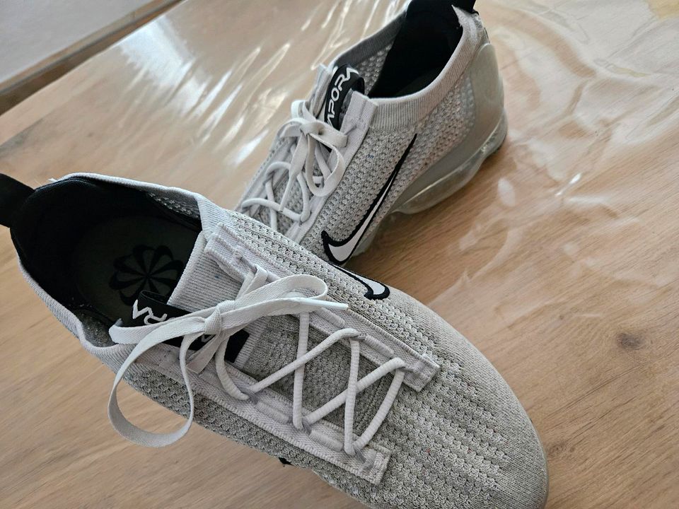 Nike Aire VAPORMAX, weiß / weiß - schwarz Herren Sneakers Gr. 42 in Gerbstedt