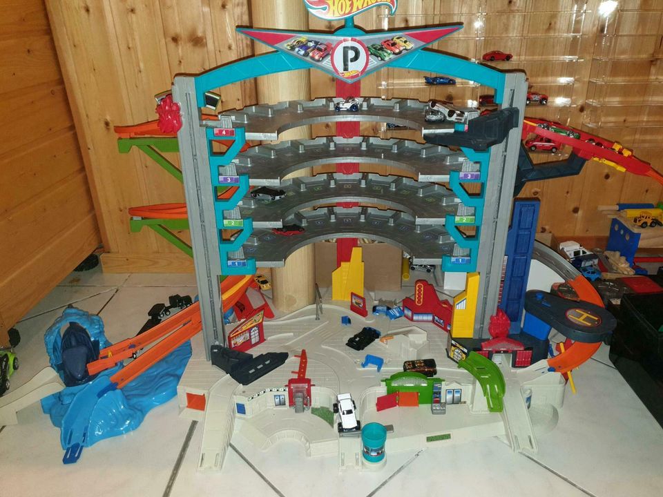 Hot wheels parkgarage ultimate+ovp in Marl