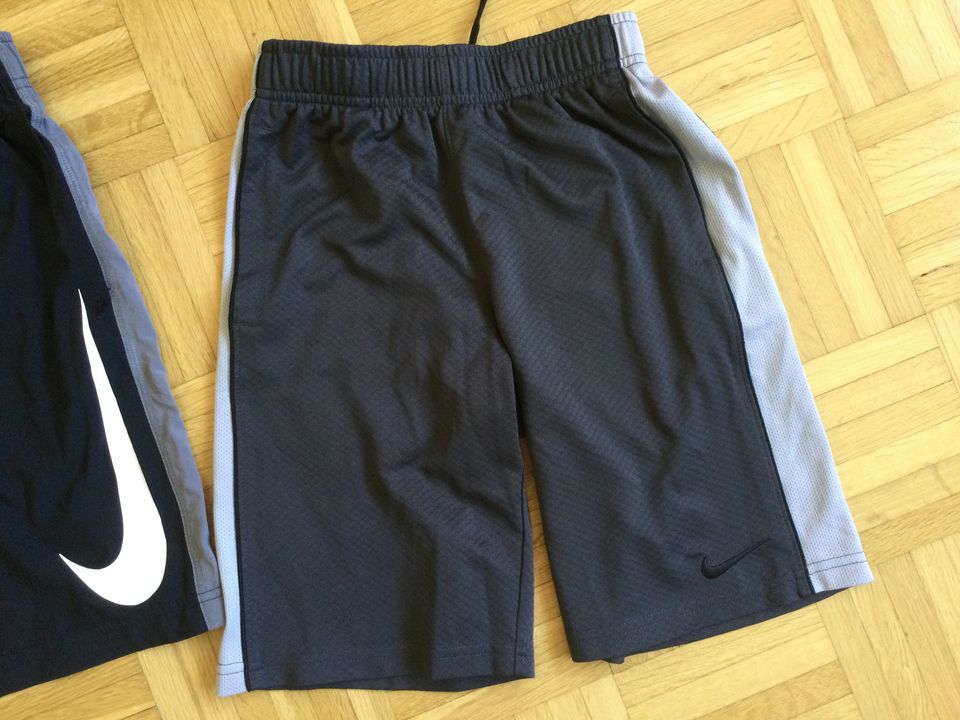 Nike Dry-fit Sport Hose-Short Kindergröße S/M 140 in Angelmodde