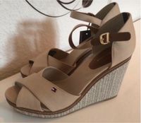 Tommy Hilfiger Damen Keilabsatz Sandalen Sandaletten beige Gr. 41 Sachsen - Pegau Vorschau