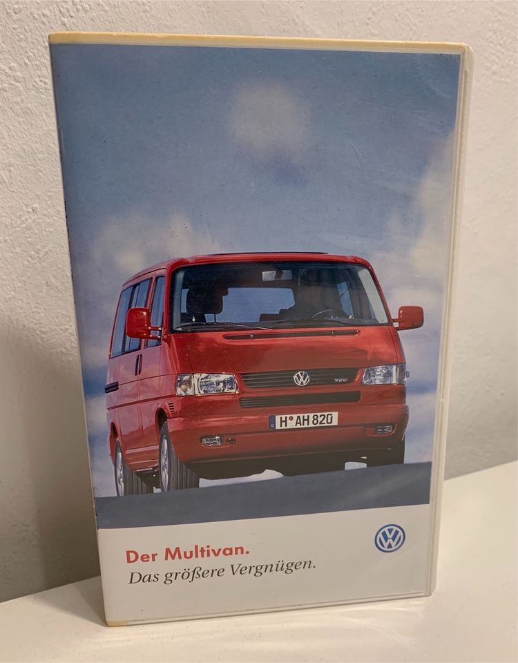 Originale Videokassette VHS vom VW Multivan T4 Volkswagen 1999 in Hamburg