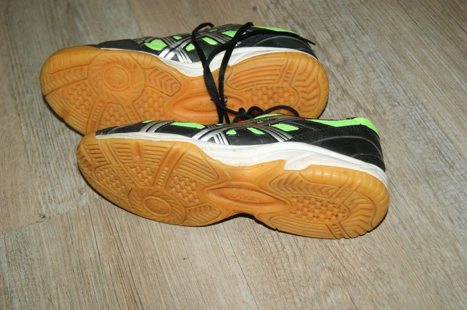 Sportschuhe von adics in der Gr. 37 Buben in Scheyern