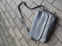 schwarze Tasche mit Regenschirm Deggendorf - Deggenau Vorschau