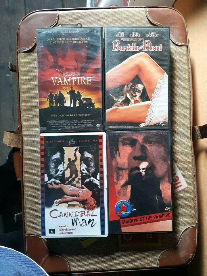 5 VHS - Horrorfilme (Vampire, Cannibal Men) in Ludwigsburg