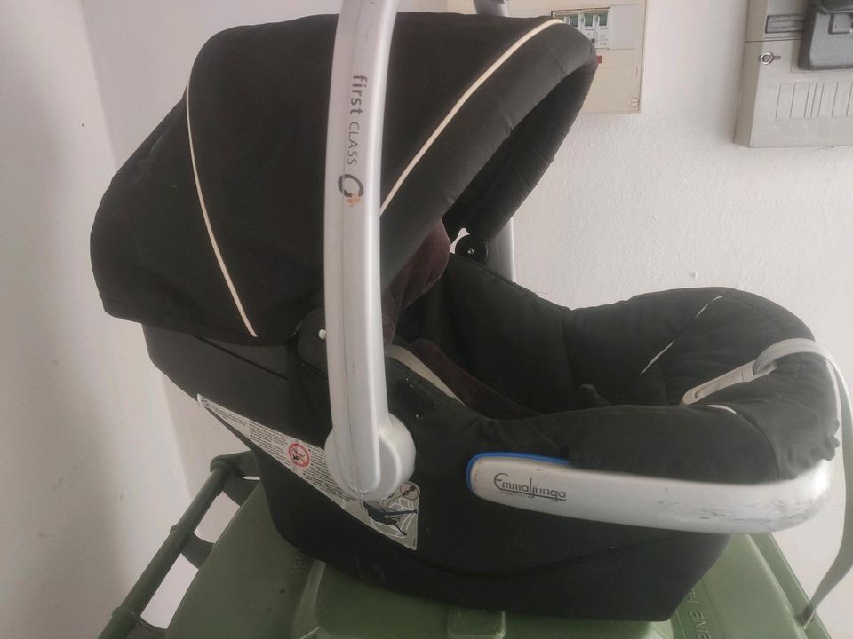 Emmaljunga First Class 0+ Babyschale Kindersitz Autositz in Hohenberg a.d. Eger