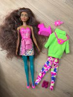 Barbie Puppe Brunette mit Glitzer Rock und 1 weiteren Outfit München - Pasing-Obermenzing Vorschau