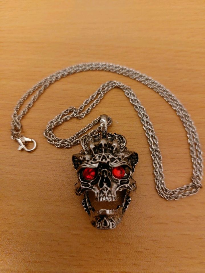 Herren Totenkopf Halskette, Kette, Schmuck, Rote Augen *Neu* in  Friedrichshain-Kreuzberg - Kreuzberg